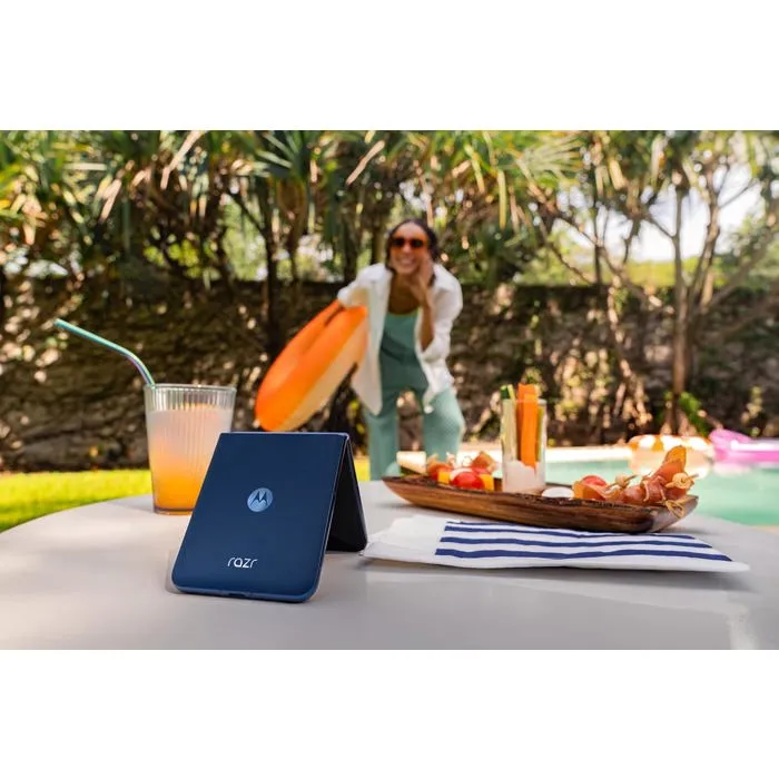 Motorola Razr 60 - Smartphone pliant 8 Go RAM 256 Go 50 MP 6,9"/3,6" Bleu (4500 mAh) – Image 4